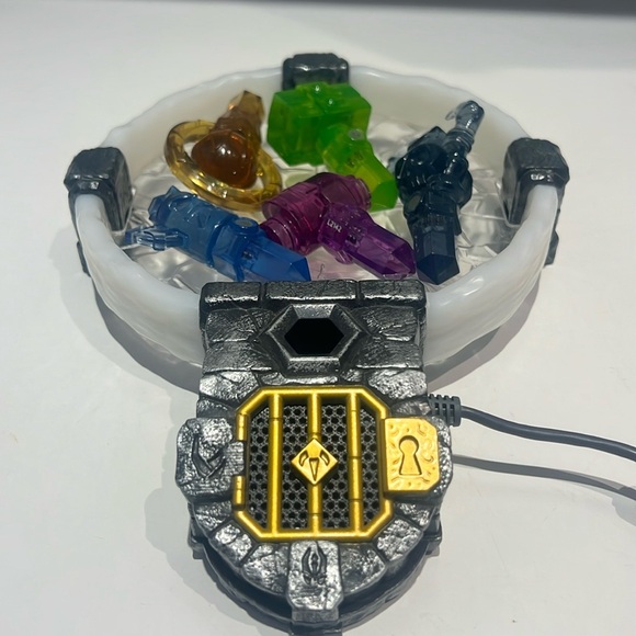 Skylanders Traptanium Portal With 5 Trap Crystals - Picture 1 of 8
